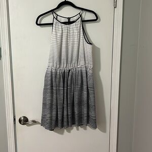 Banana Republic , Size 10 P, Black and White